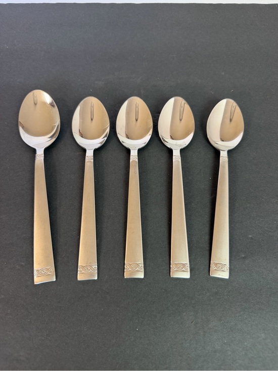 Pfaltzgraff Other - Pfaltzgraff Providence 18/8 Glossy Stainless Flatware 4 Teaspoons 1 Tablespoon